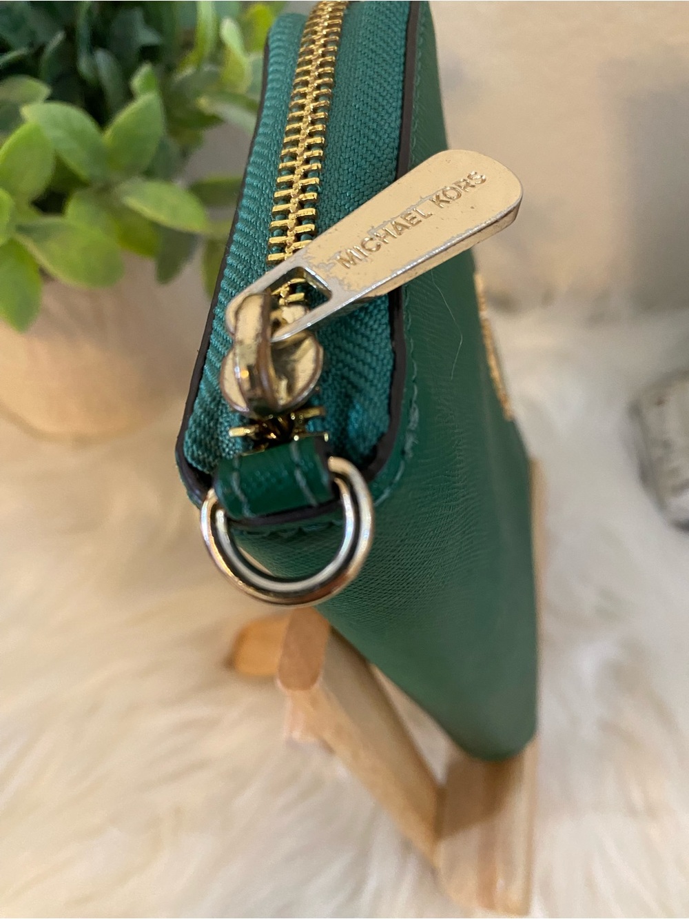 Michael Kors Green Saffiano Zip Wallet with Gold Logo - Picture 7 of 12